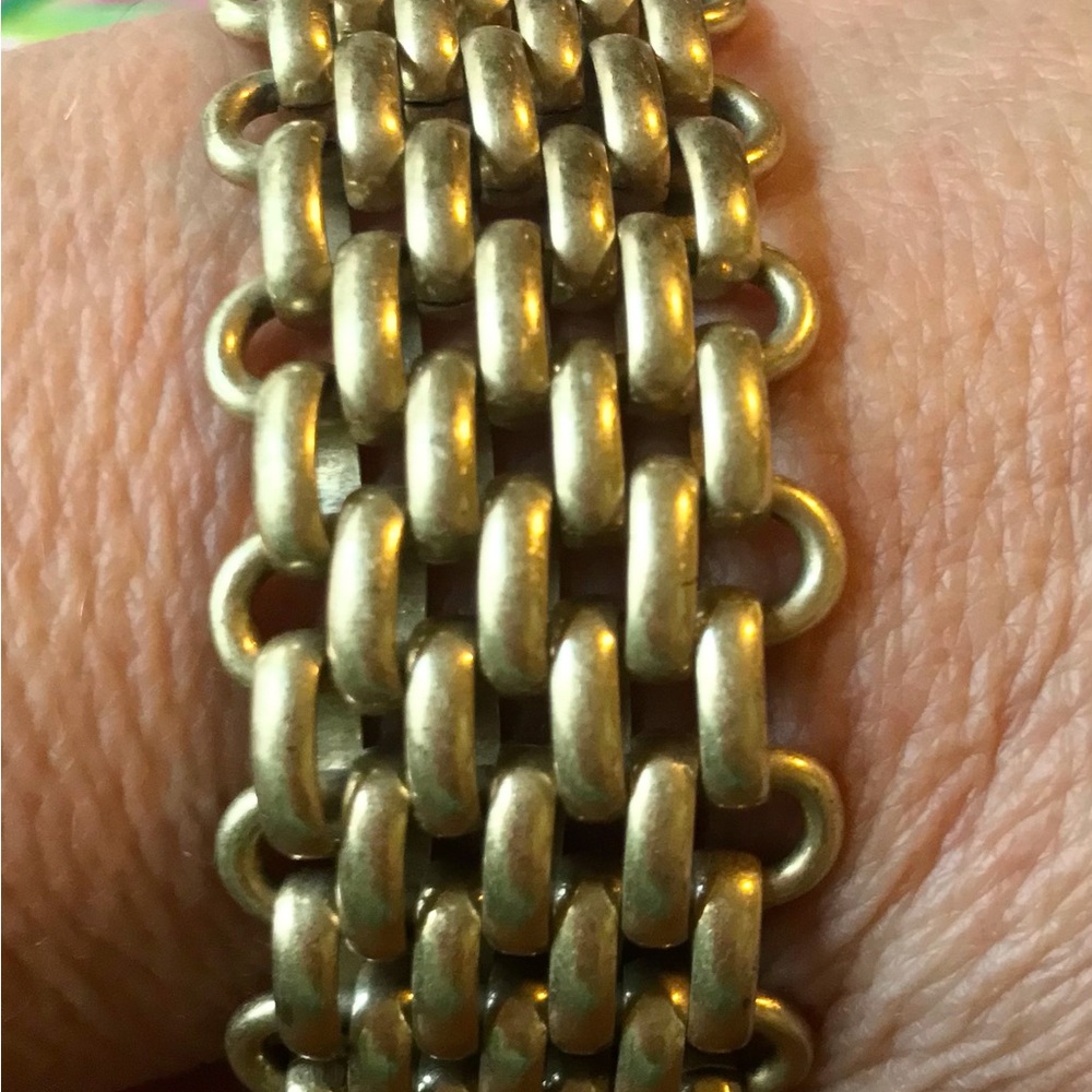 ECLucky Brand Mesh Link Bracelet Wide Gold Pave bracelet. Has lucky brand clover